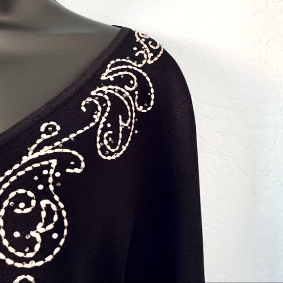 Cable & Gauge Black Embroidered Embellished Knit Sweater Top Size Medium - Picture 3 of 8